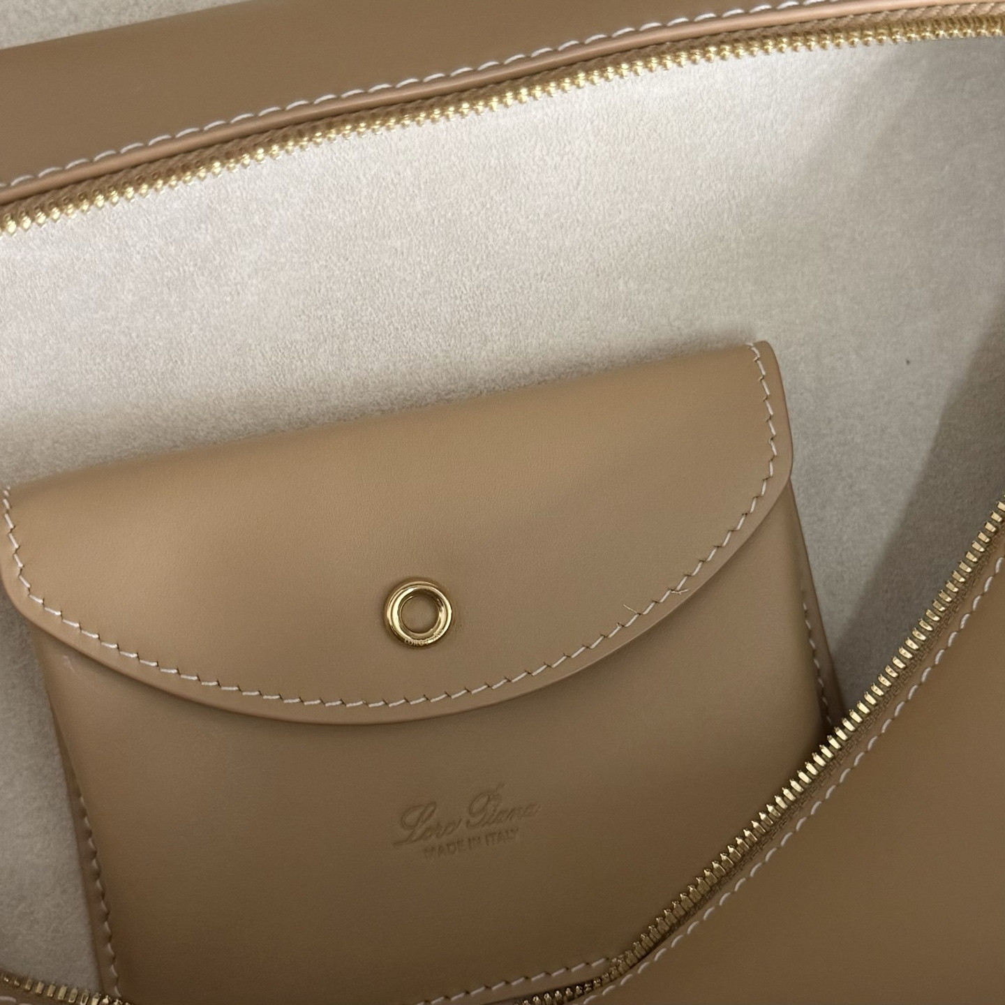 L**o p*ana extra pocket l27 calfskin 16x27x10cm
