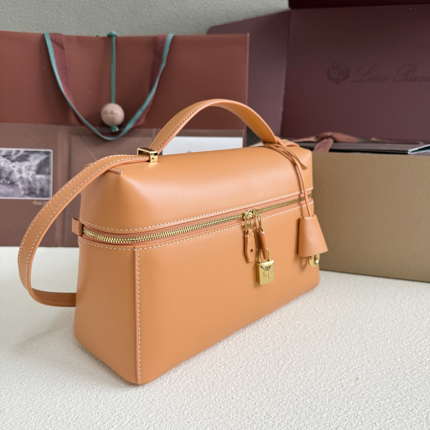 L**o p*ana extra pocket l27 calfskin 16x27x10cm