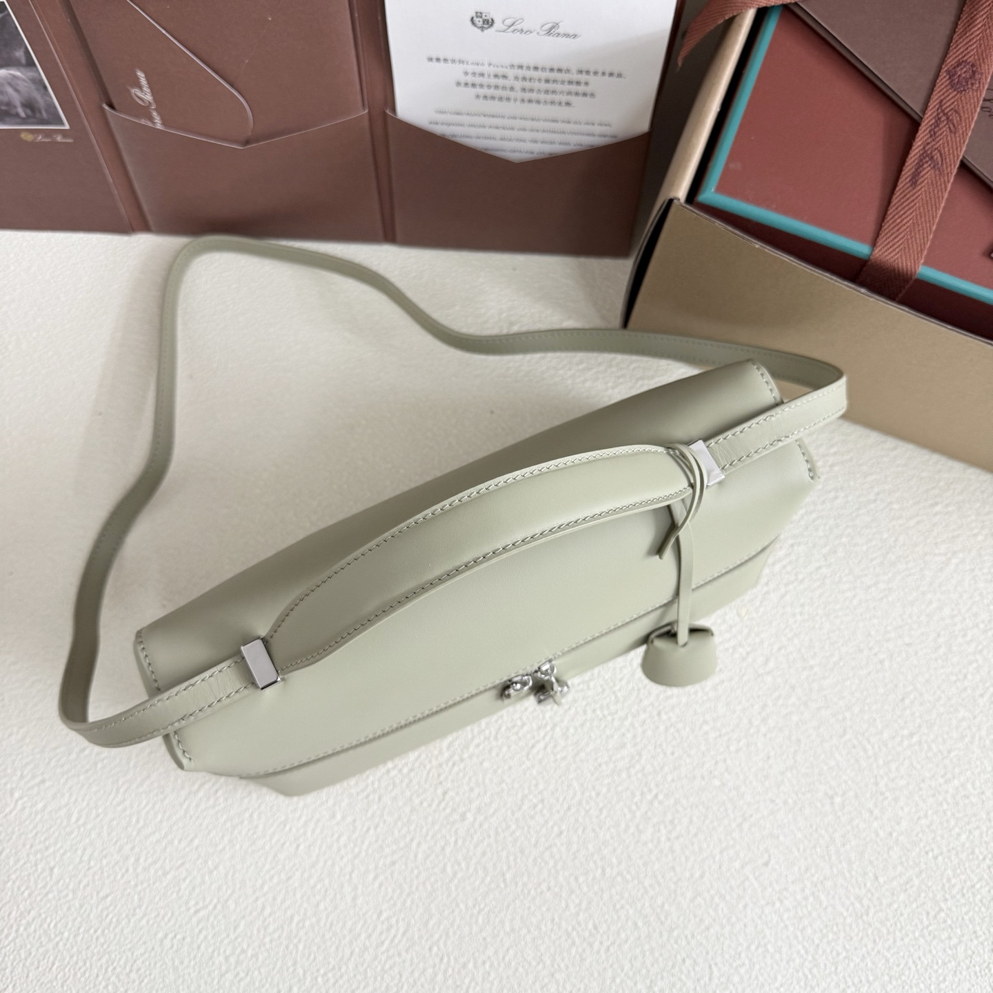 L**o p*ana extra pocket l27 calfskin 16x27x10cm