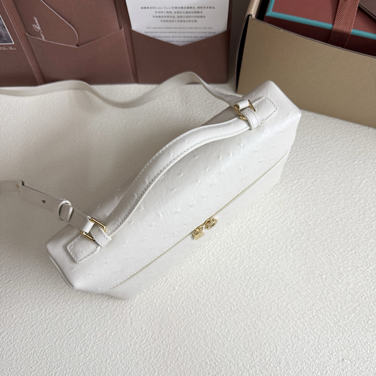 L**o p*ana extra pocket l27 ostrich-grained leather 16x27x10cm