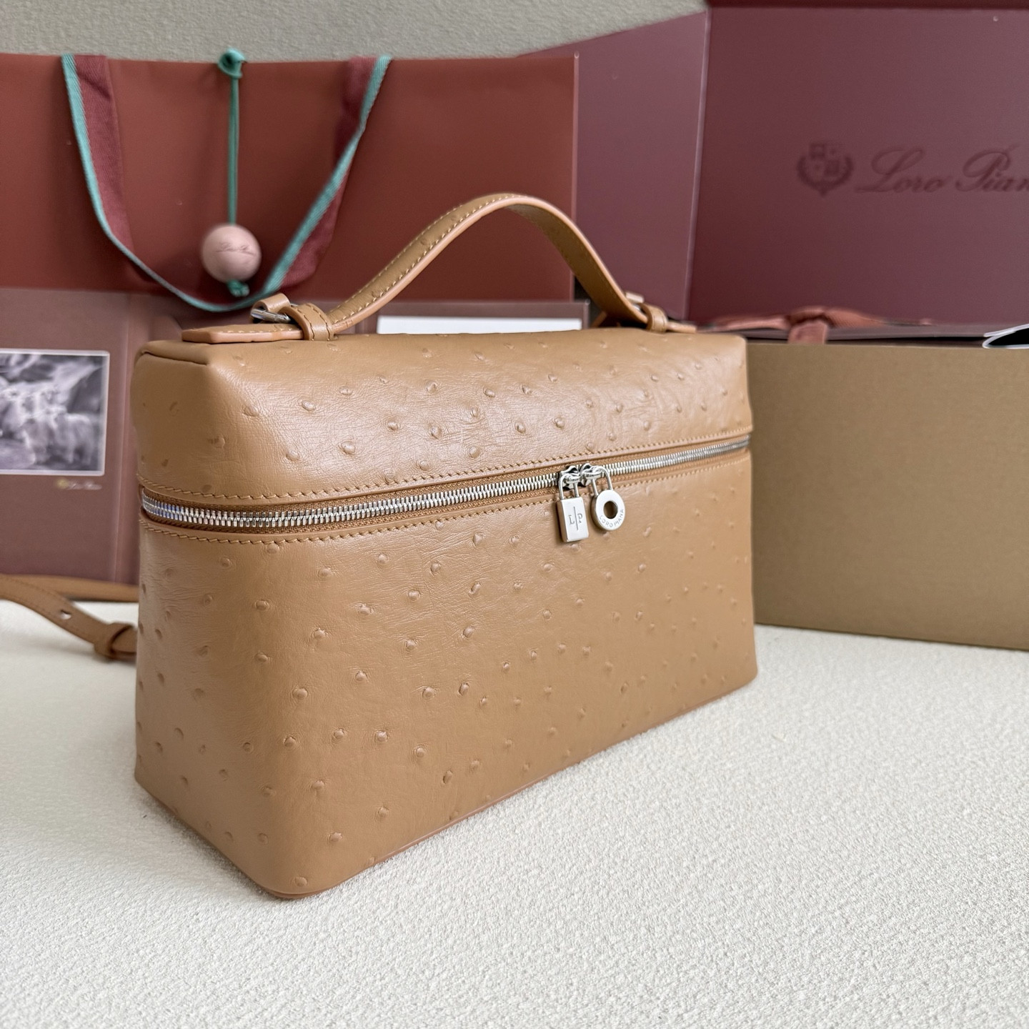 L**o p*ana extra pocket l27 ostrich-grained leather 16x27x10cm