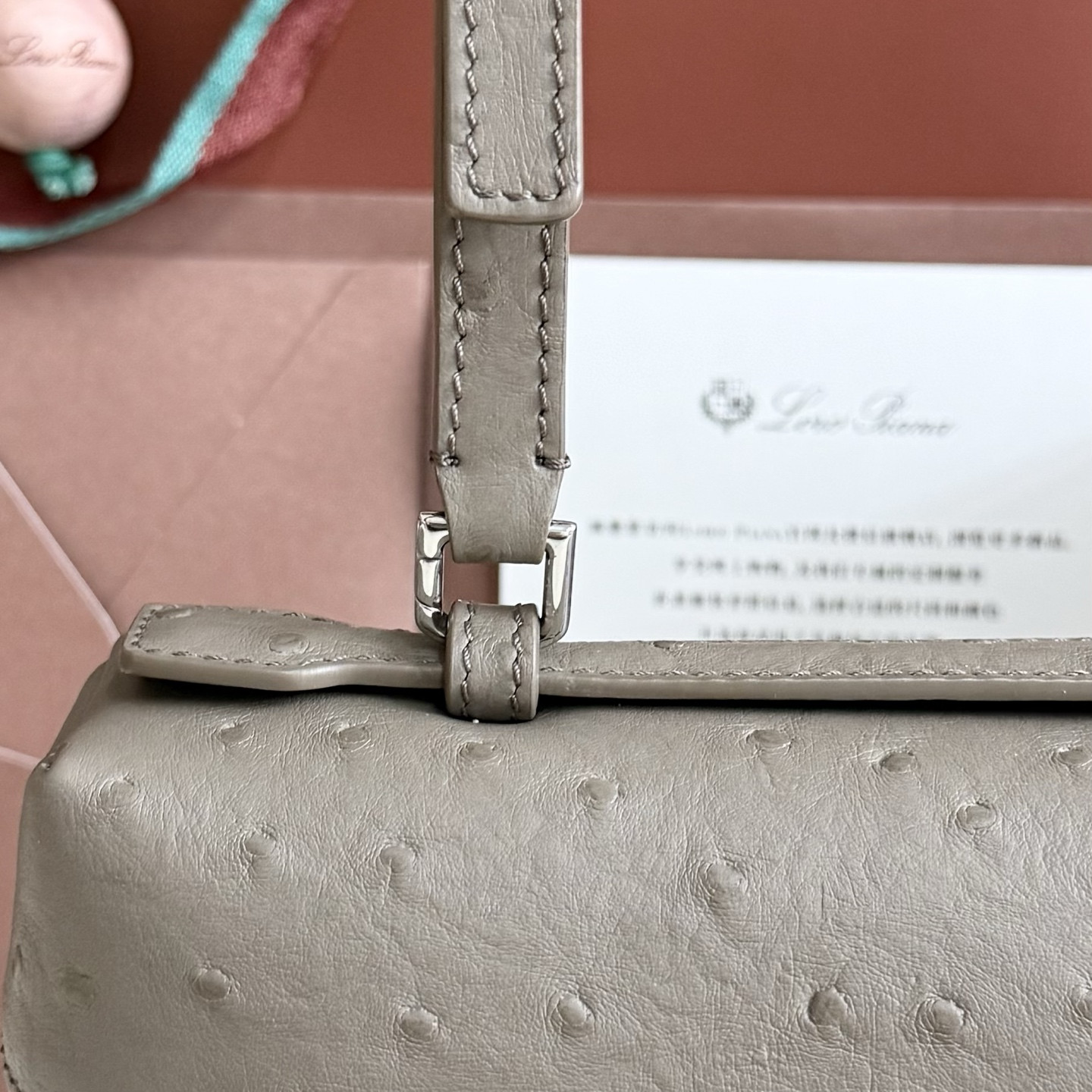 L**o p*ana extra pocket l27 ostrich-grained leather 16x27x10cm
