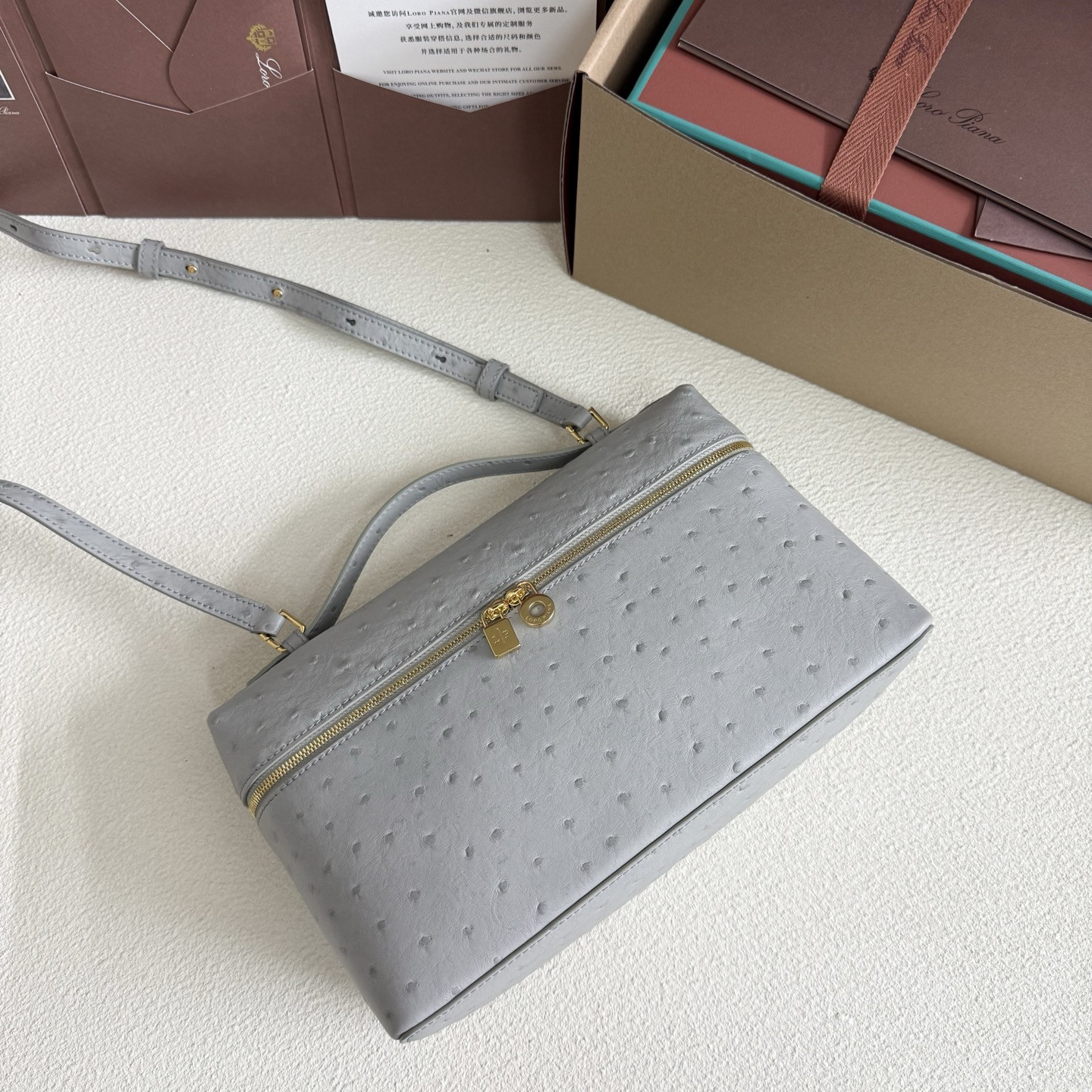 L**o p*ana extra pocket l27 ostrich-grained leather 16x27x10cm