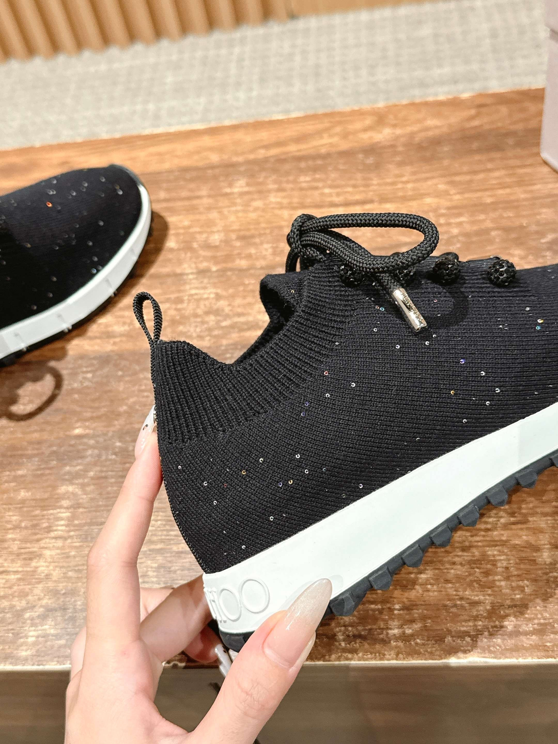 ua Ji*y Ch* casual sneakers