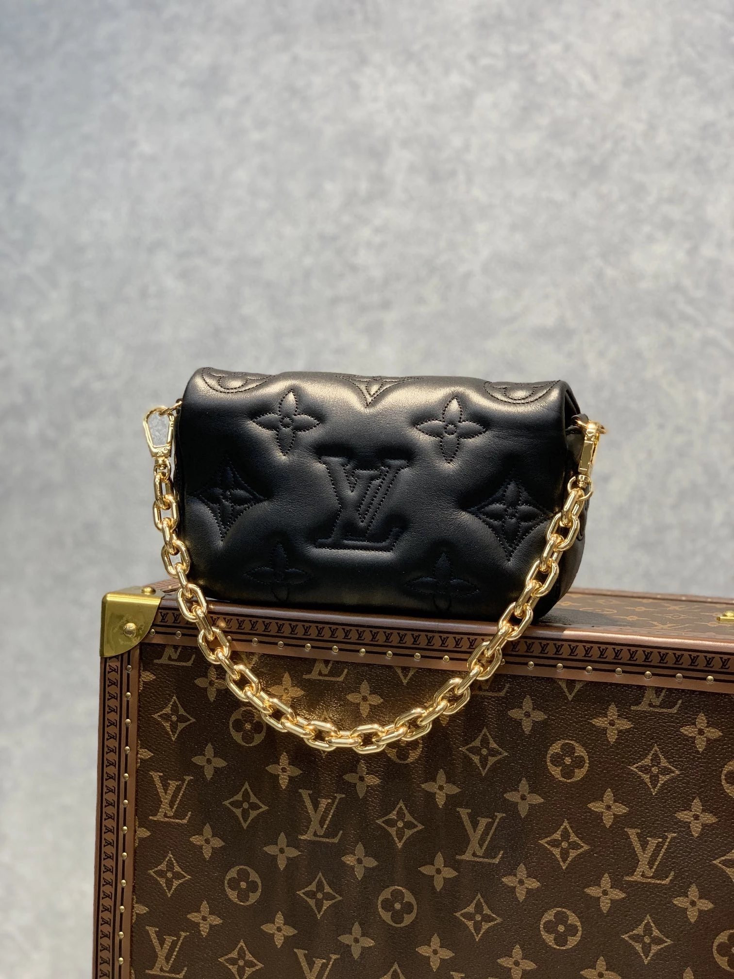LV WALLET ON STRAP BUBBLEGRAM M81398