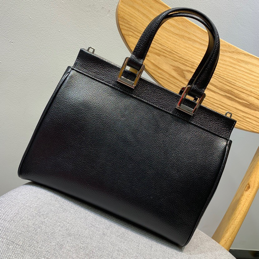 G*u*i zumi grainy leather small top handle bag