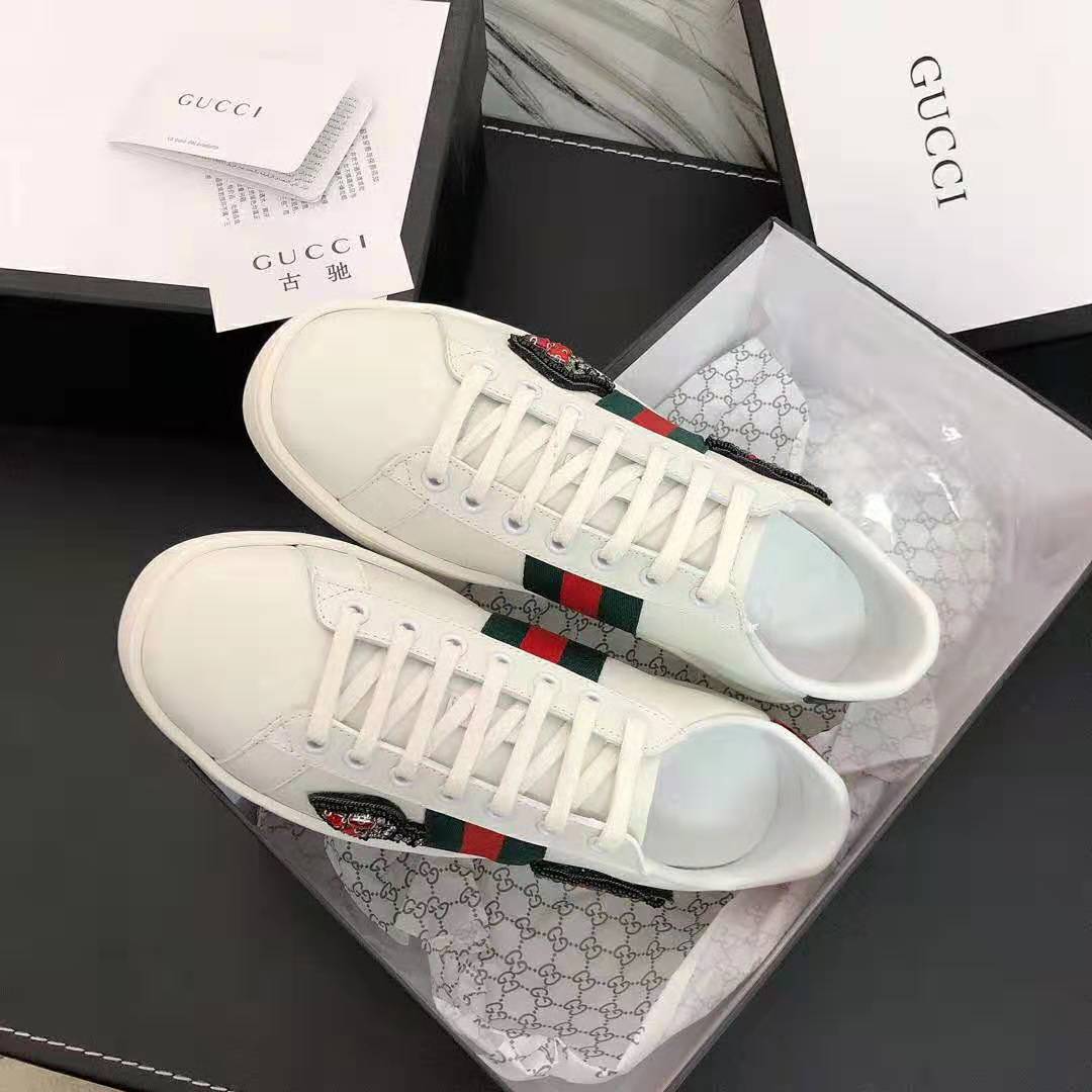 G*u*i unisex ace embroidered sneaker with arrow appliqués-white