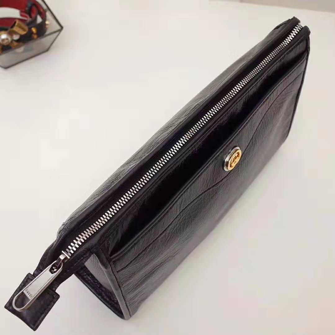 G*u*i gg men pouch with interlocking g in black soft leather