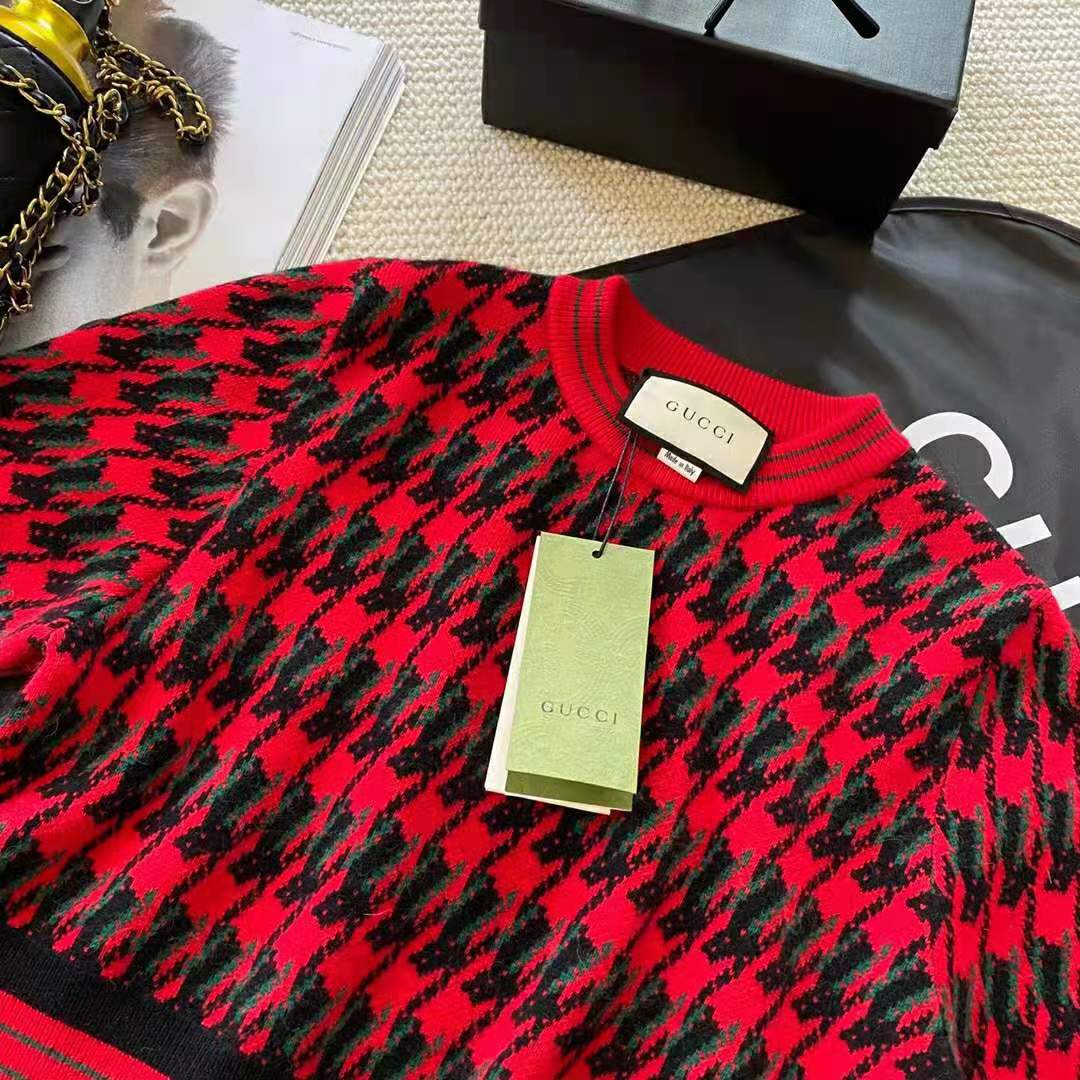 G*u*i women houndstooth wool cropped sweater crew neck cropped shape red and black