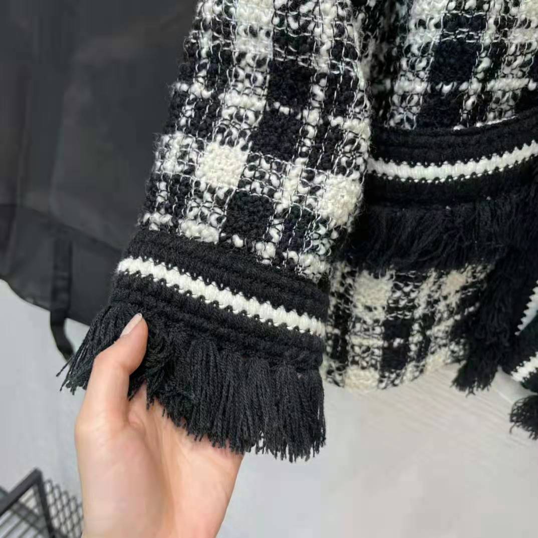 G*u*i women tweed jacket ivory and black check tweed black ribbon wool
