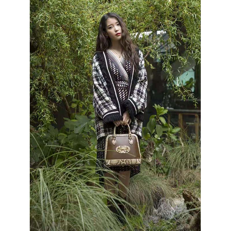 G*u*i women tweed jacket ivory and black check tweed black ribbon wool