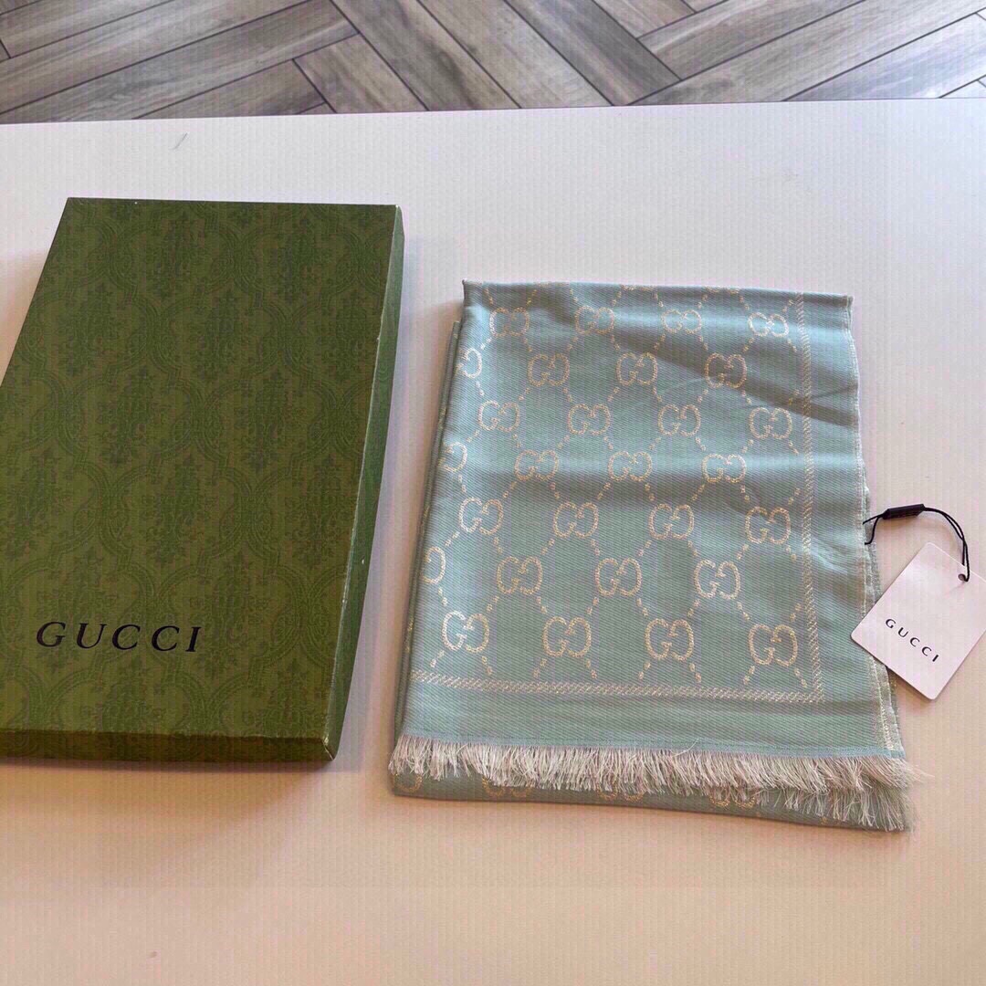 G*u*i unisex gg wool scarf beige mini gg wool turquoise tassel detail