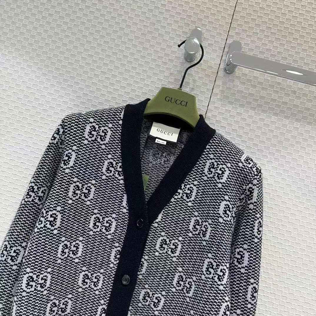 G*u*i men gg wool jacquard cardigan grey v-neck long sleeves front pockets