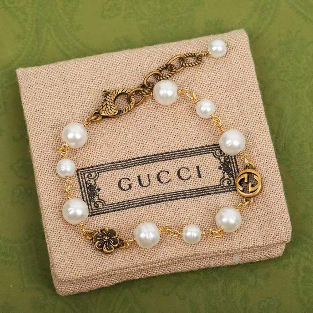 G*u*i women interlocking g flower pearl bracelet