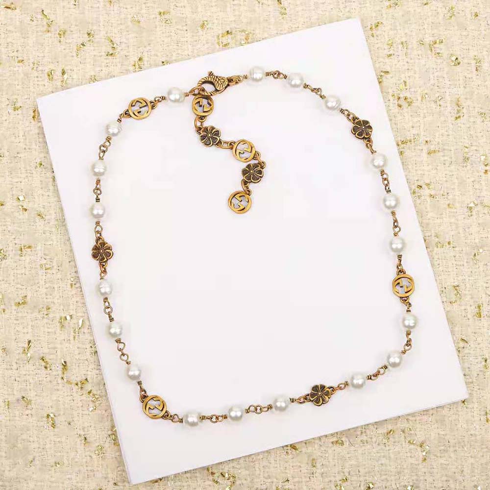 G*u*i women interlocking g flower pearl necklace