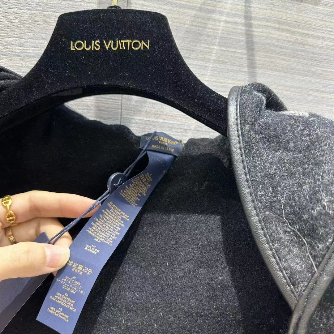 Louis Vuitton LV Unisex Fall For You Scarf Black Wool Cashmere Jacquard Weave Monogram