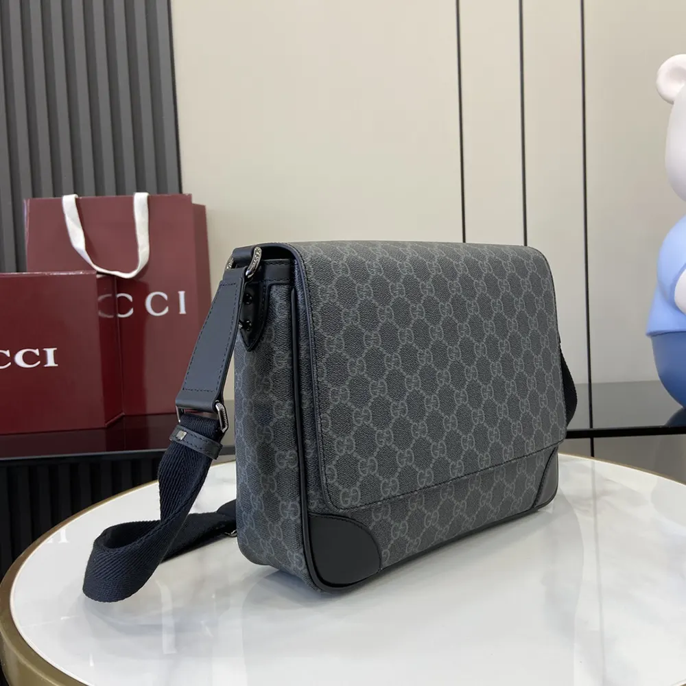 G*u*i men gg emblem medium crossbody bag 821154faed41000