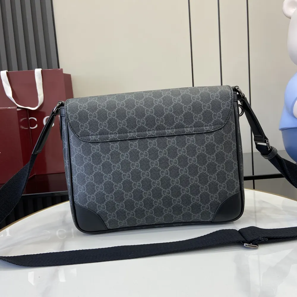 G*u*i men gg emblem medium crossbody bag 821154faed41000