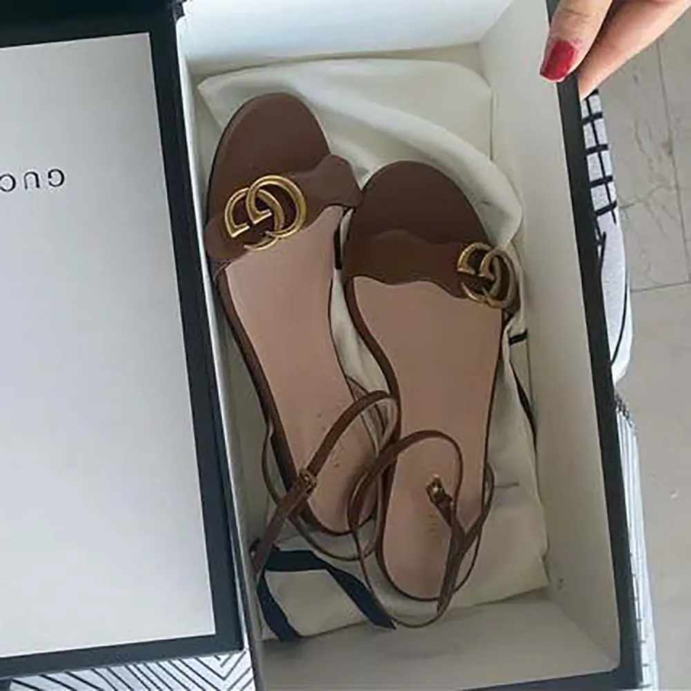 G*u*i women leather sandal with double g-brown