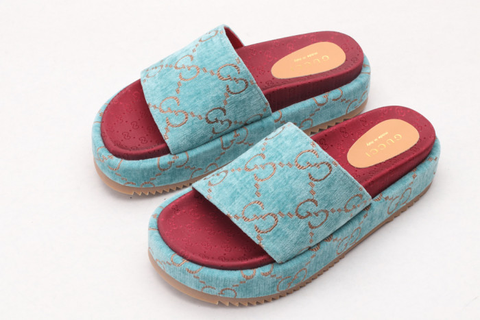 G*u*i slippers