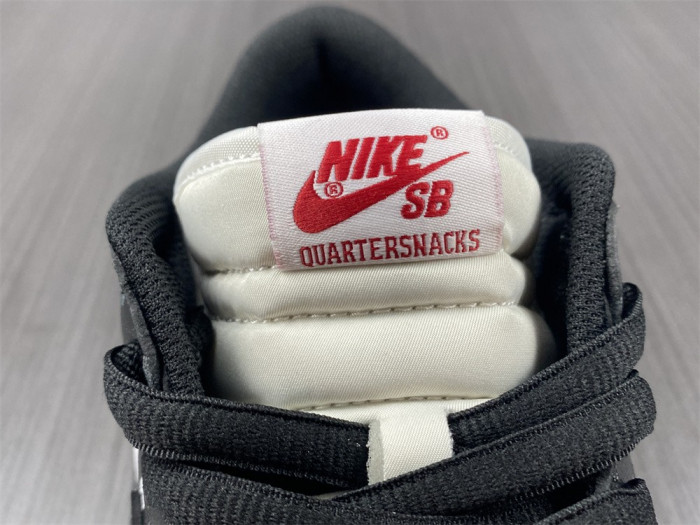 Quartersnacks x Dunk Low SB ‘Little Debbie’s Zebra Cakes’ DM3510-001