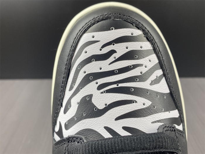 Quartersnacks x Dunk Low SB ‘Little Debbie’s Zebra Cakes’ DM3510-001