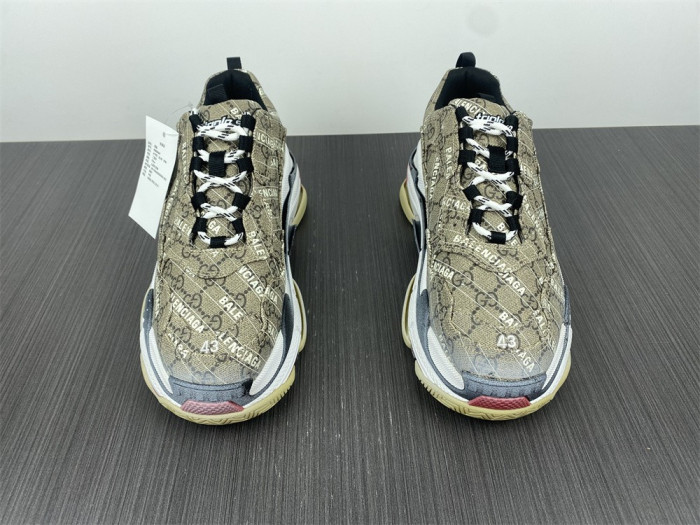 G*u*i*blcg triple s sneaker 677192 ulz10 9795