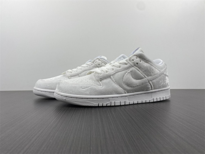 Dover Street Market x Nike Dunk Low “Triple White” DH2686-100