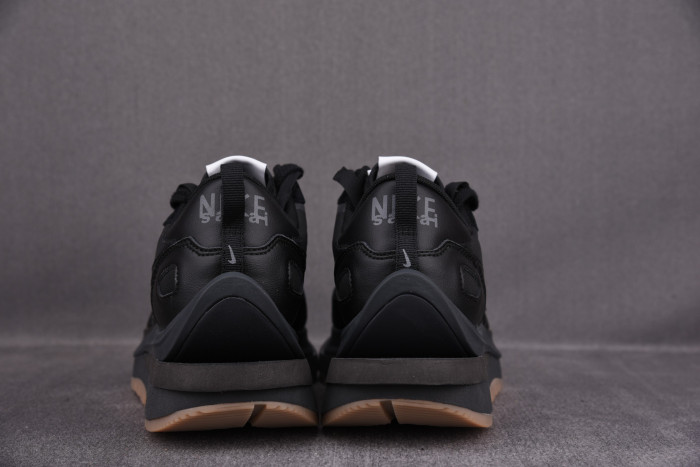 Nike Sacai x VaporWaffle ‘Black Gum DD1875 001