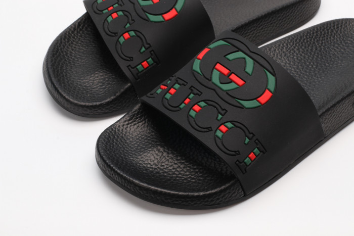 G*u*i slippers