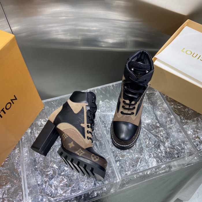 LOUS VUITO BROWN STAR TRAIL ANKLE BOOTS
