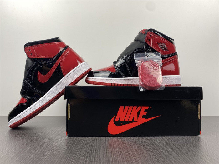 Air Jordan 1 High OG “Bred Patent” 555088-063