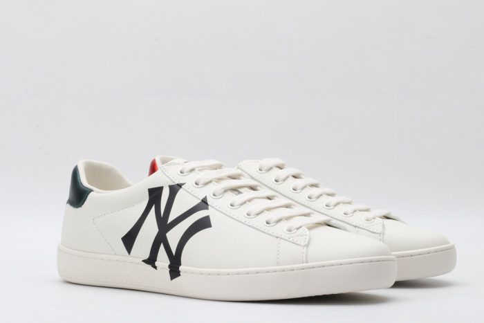 G*u*i low-top sneaker