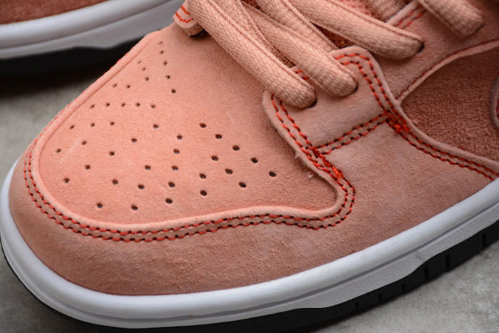 Nike SB Dunk Low “Pink Pig” CV1655-600
