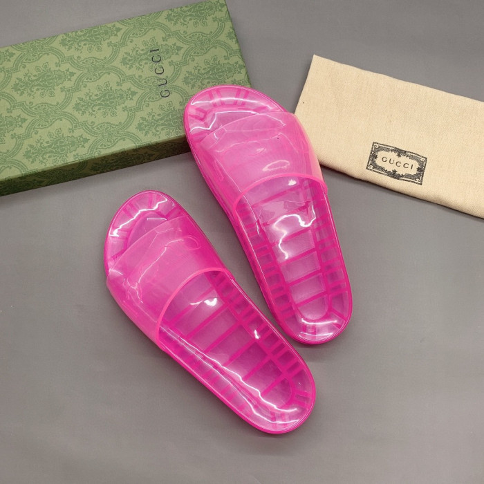 G*u*i slippers