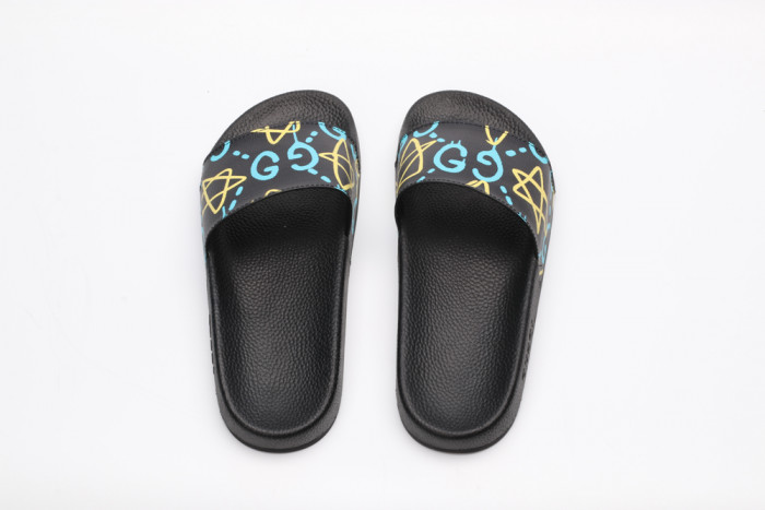 G*u*i slippers