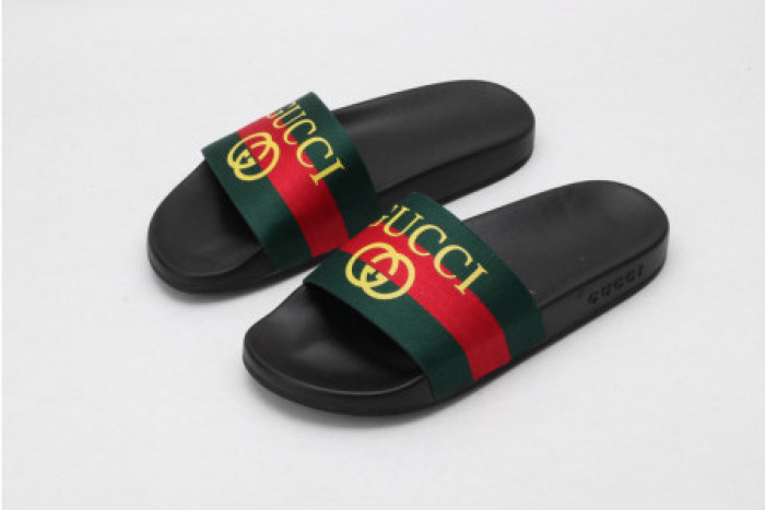 G*u*i slippers