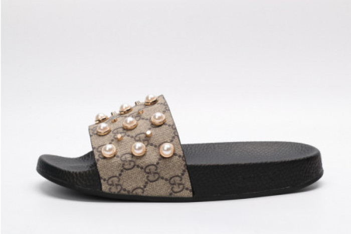 G*u*i slippers
