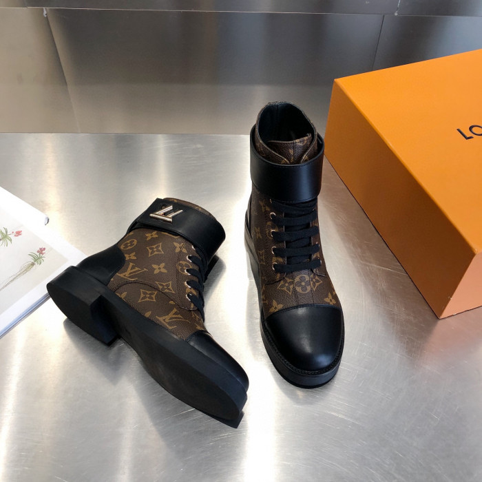 LOUS VUITO WONDERLAND FLAT RANGER BOOTS