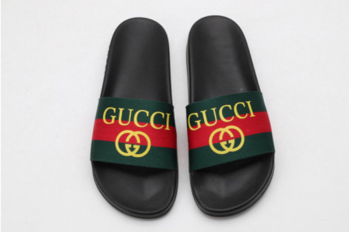 G*u*i slippers