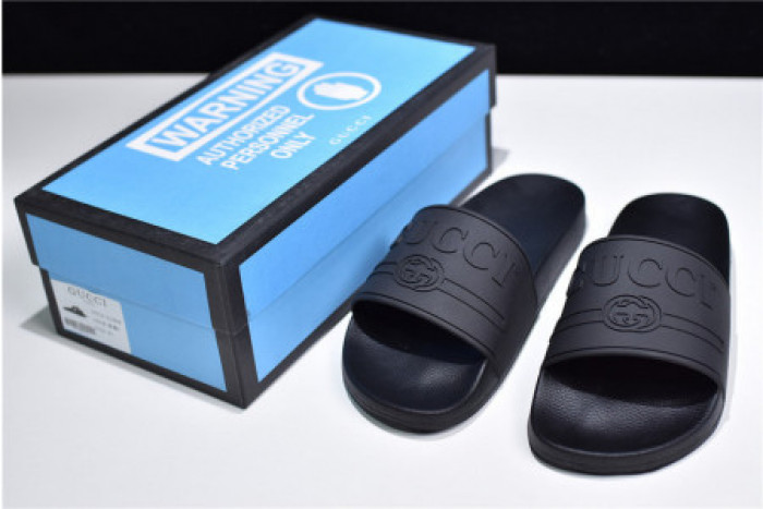 G*u*i slippers
