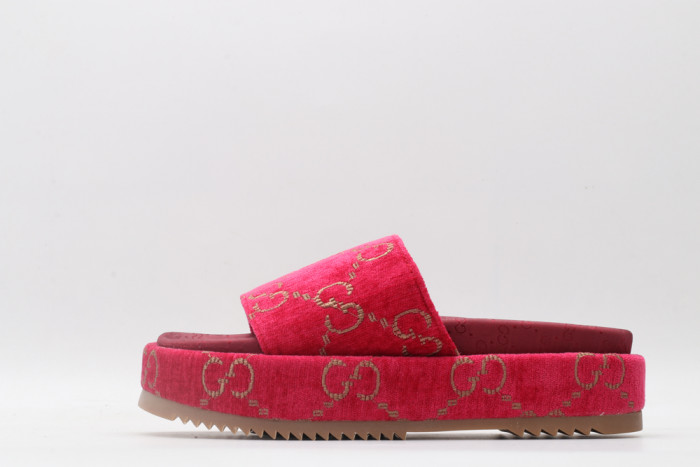 G*u*i slippers