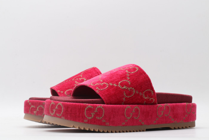 G*u*i slippers