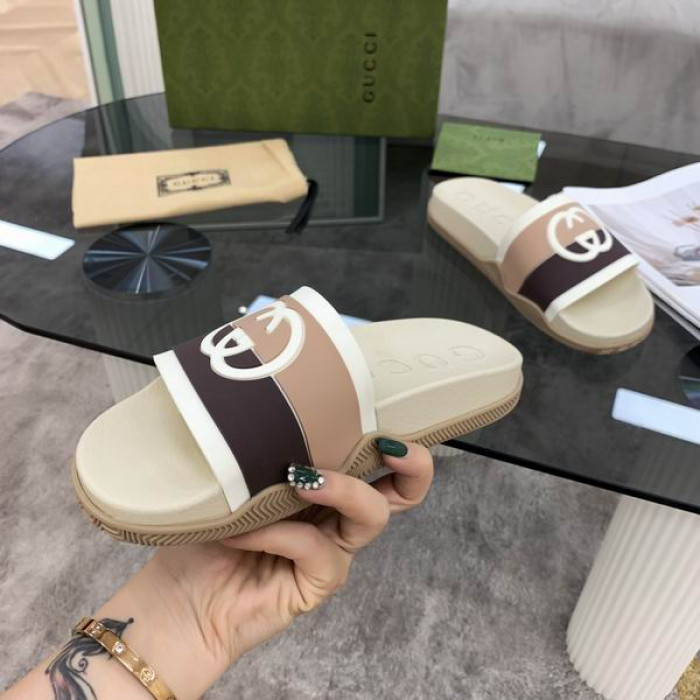 G*u*i slippers