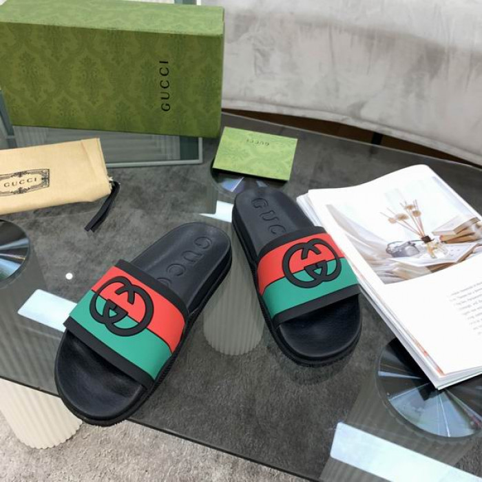 G*u*i slippers