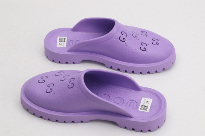 G*u*i slippers