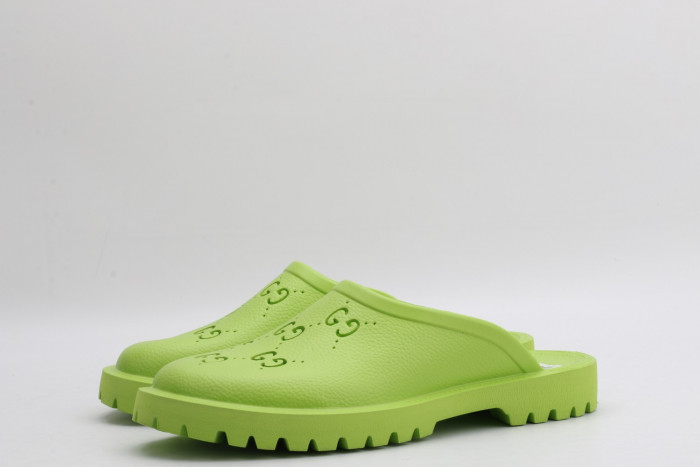 G*u*i slippers