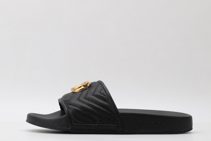 G*u*i slippers