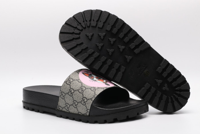 G*u*i slippers