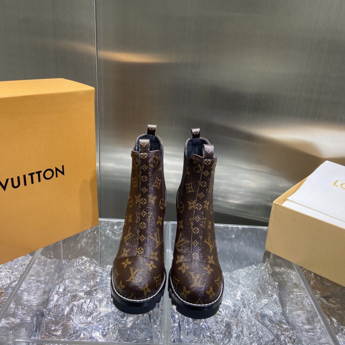 LOUS VUITO BROWN STAR TRAIL ANKLE BOOTS